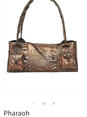 A Cydwoq Pharaoh leather shoulder bag.